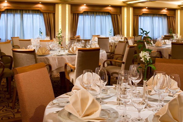 El Restaurante principal del buque acaba de ser renovado CRUCEROS SILVERSEA CRUCEROS SILVER WIND CRUCEROS DE LUJO CRUCEROS EN SUITE CRUCEROS DELUXE LUXURY CRUISES HIGH LEVEL CRUISES SILVERSEA CRUISES CRUCEROS EN SUITE CRUCEROS DE LUJO CRUCEROS EXCLUSIVOS CRUCEROS GASTRONOMIA EXTRAORDINARIA